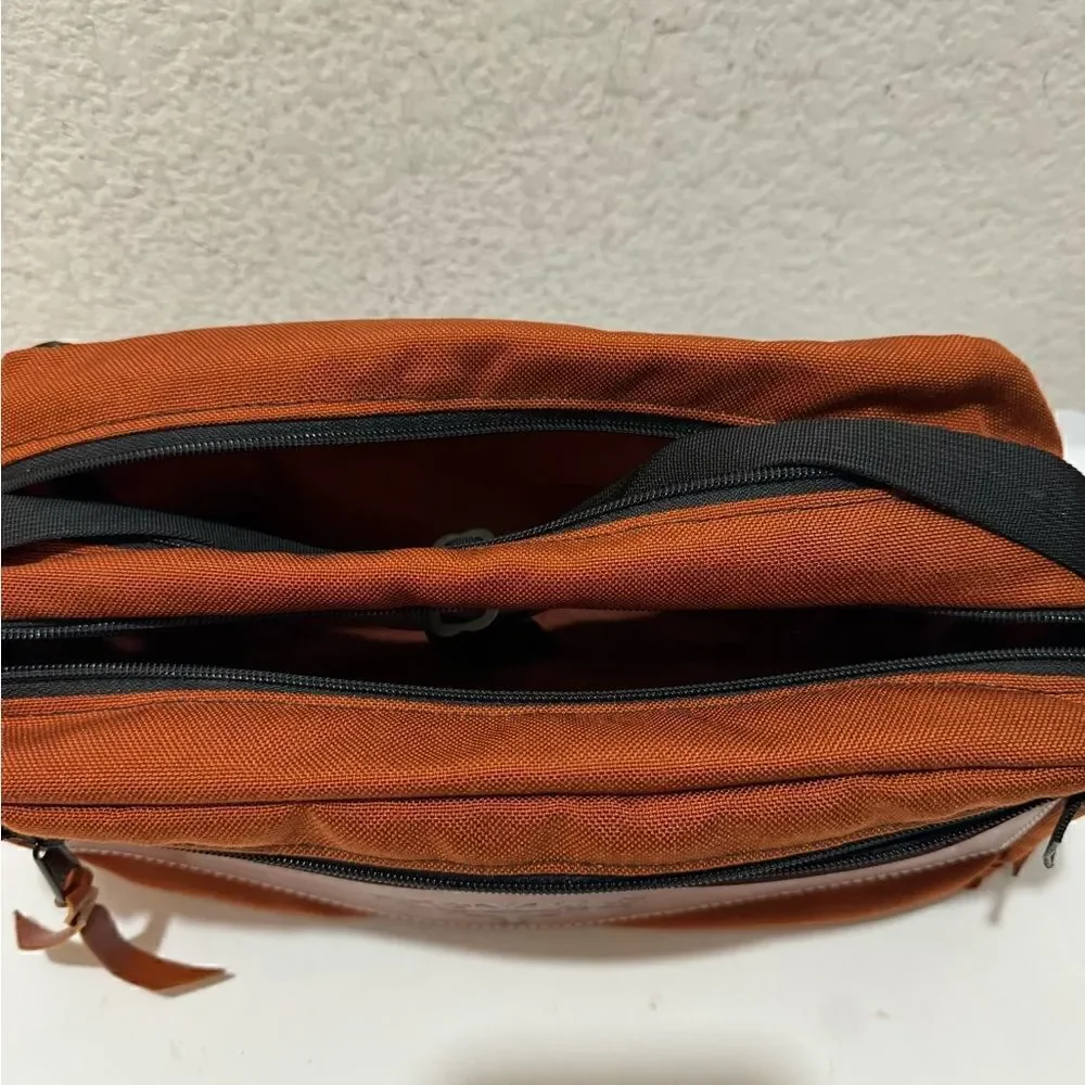 Wildgoose TEXAS MADE toiletry bag reddish brown